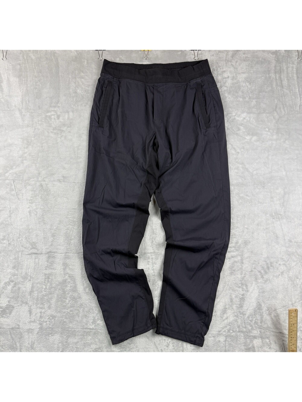 Lululemon Men Black Great Wall Pant Size L Cuffs Cinch Pocket straight Leg RLX